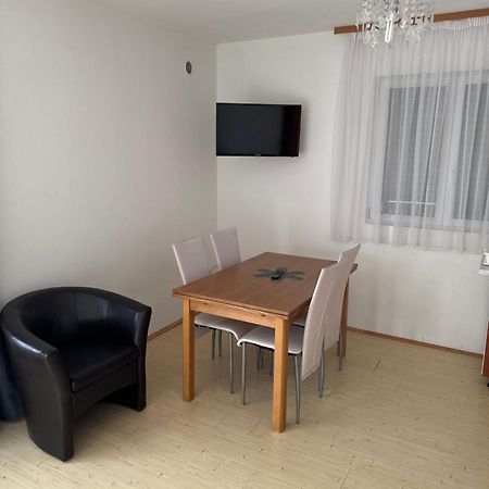 Apartman J&B Leilighet Vir Eksteriør bilde